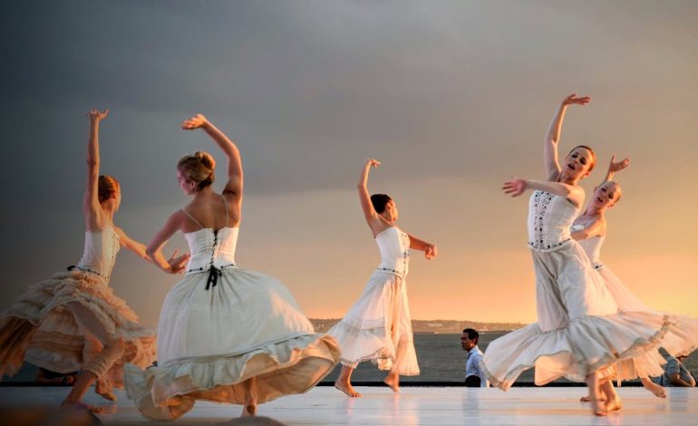 10 Outfits Inspired by Famous Art are Sold